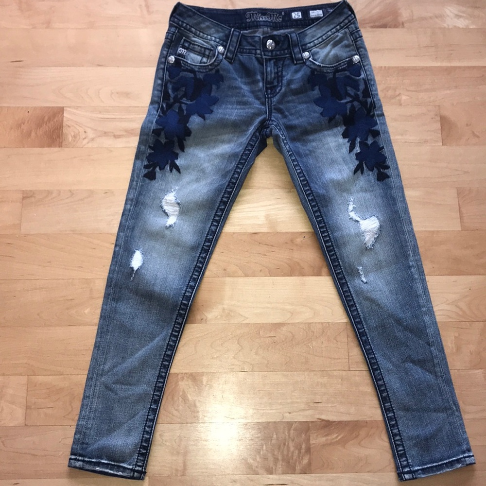 Ripped style jeans with flowers